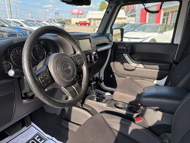 Used 2015 Jeep Wrangler Unlimited Sahara w/ Connectivity Group image 10