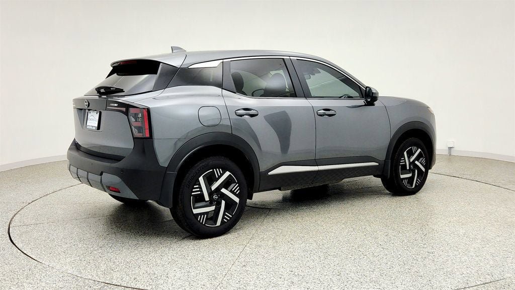 Used 2025 Nissan Kicks SV FWD image 5