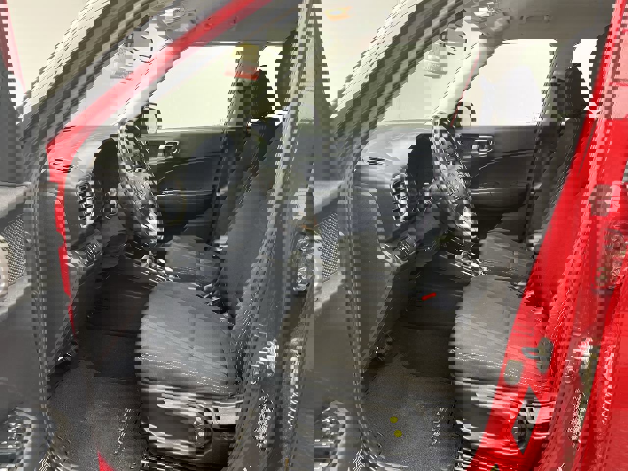 Used 2021 Hyundai Venue SEL image 3