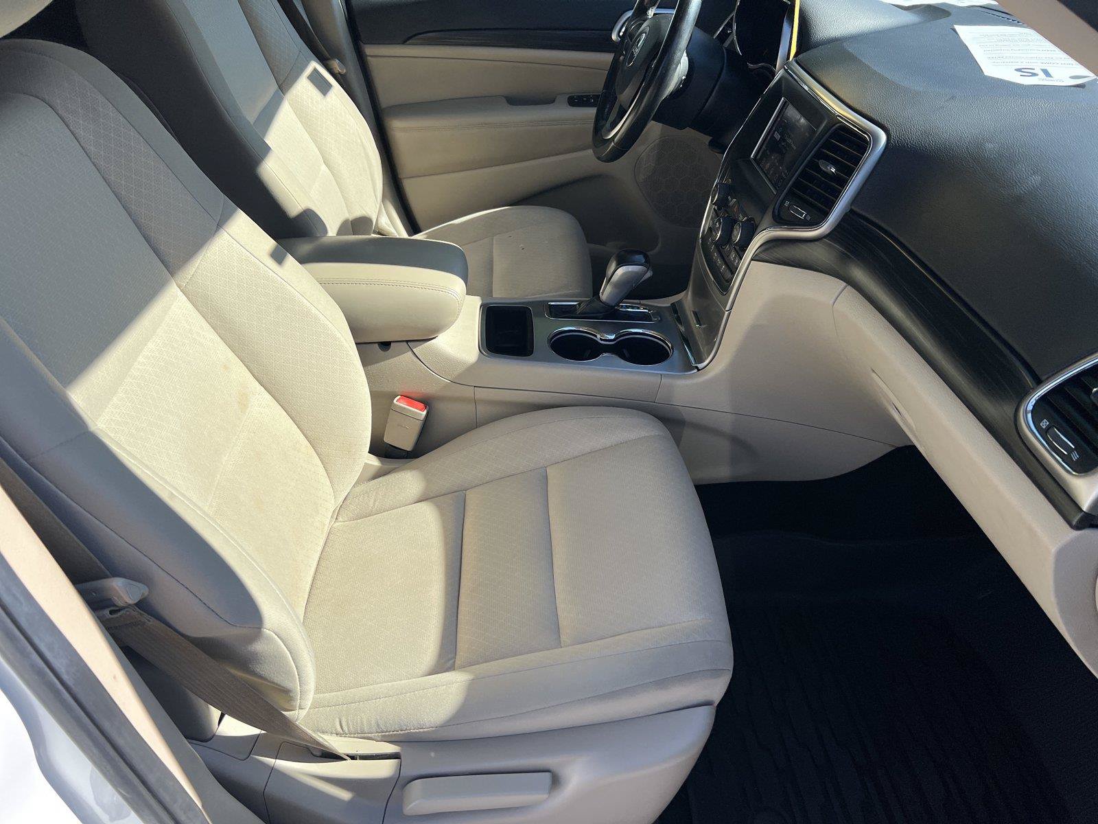 Used 2020 Jeep Grand Cherokee Laredo RWD image 24