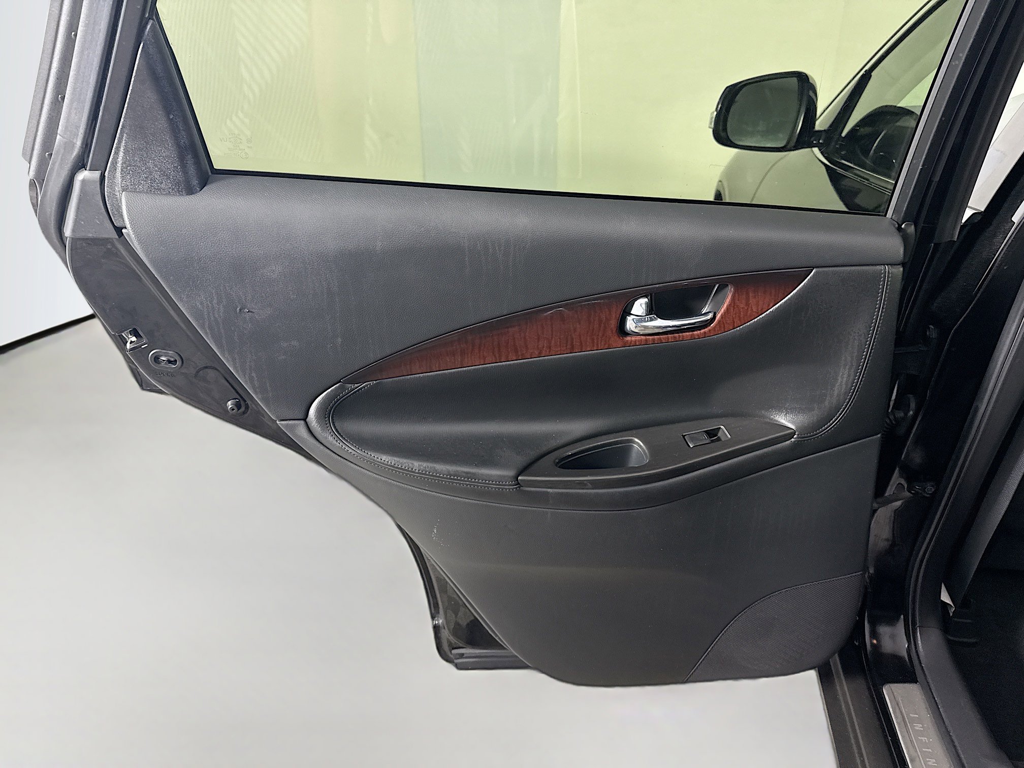 Used 2017 INFINITI QX50 2WD w/ Deluxe Touring Package image 26