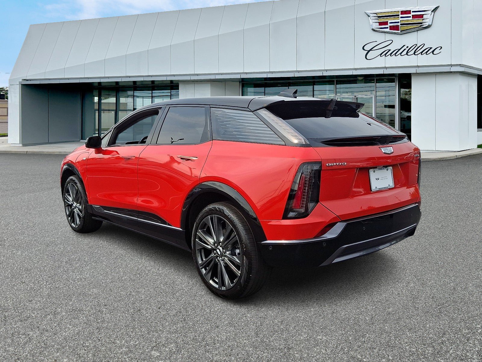 Certified 2025 Cadillac Optiq Sport 2 AWD/4WD image 3