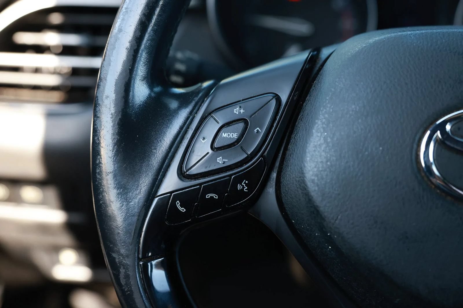Used 2018 Toyota C-HR XLE FWD image 27