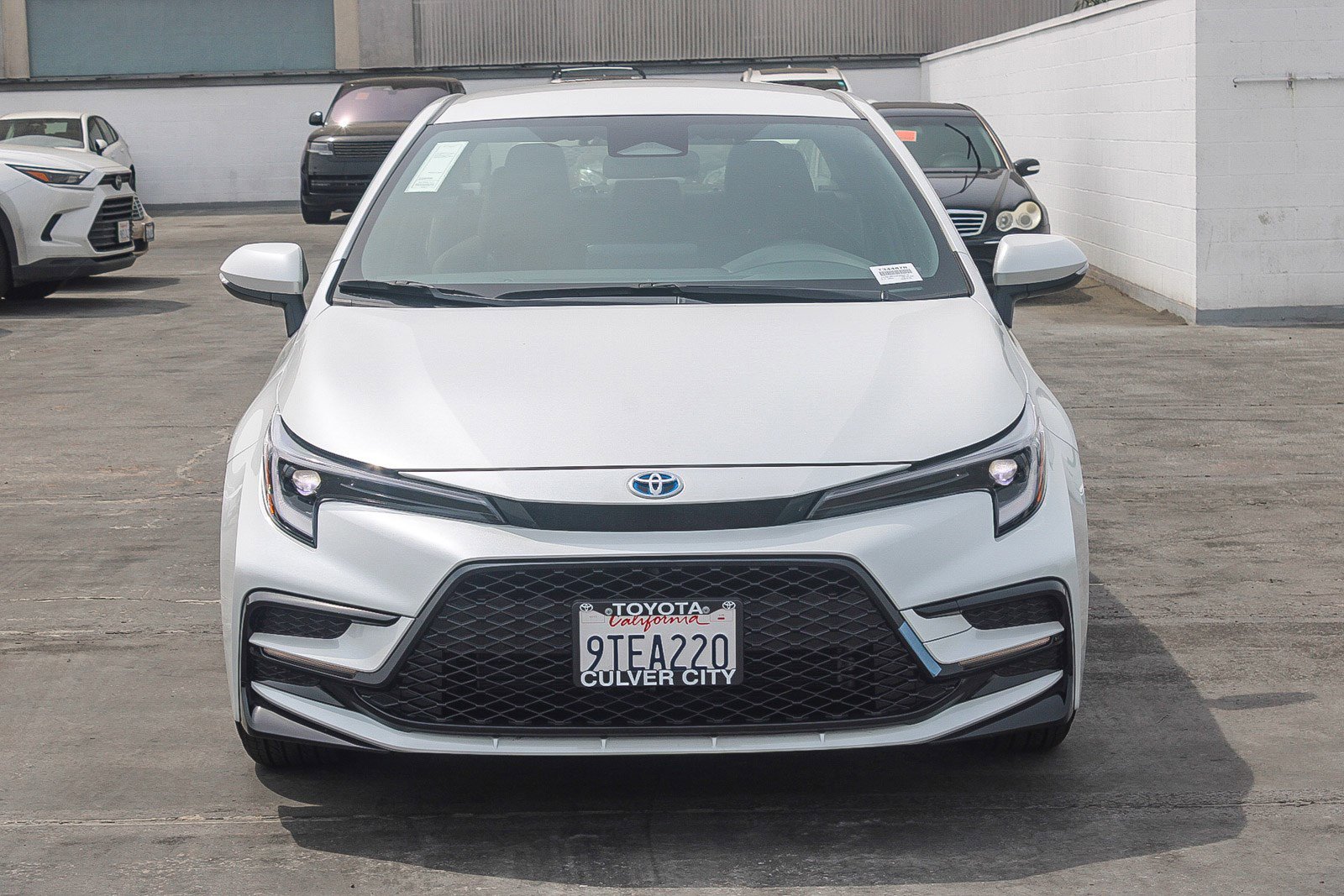 Used 2025 Toyota Corolla SE w/ Convenience Package image 2