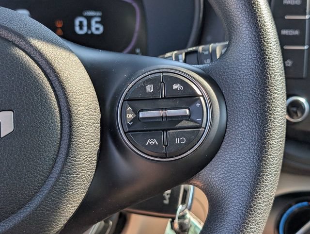 Used 2025 Kia Soul LX w/ LX Technology Package FWD image 24