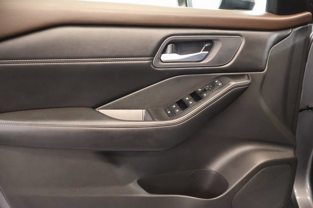 Used 2023 Nissan Rogue SV w/ SV Premium B Package FWD image 10