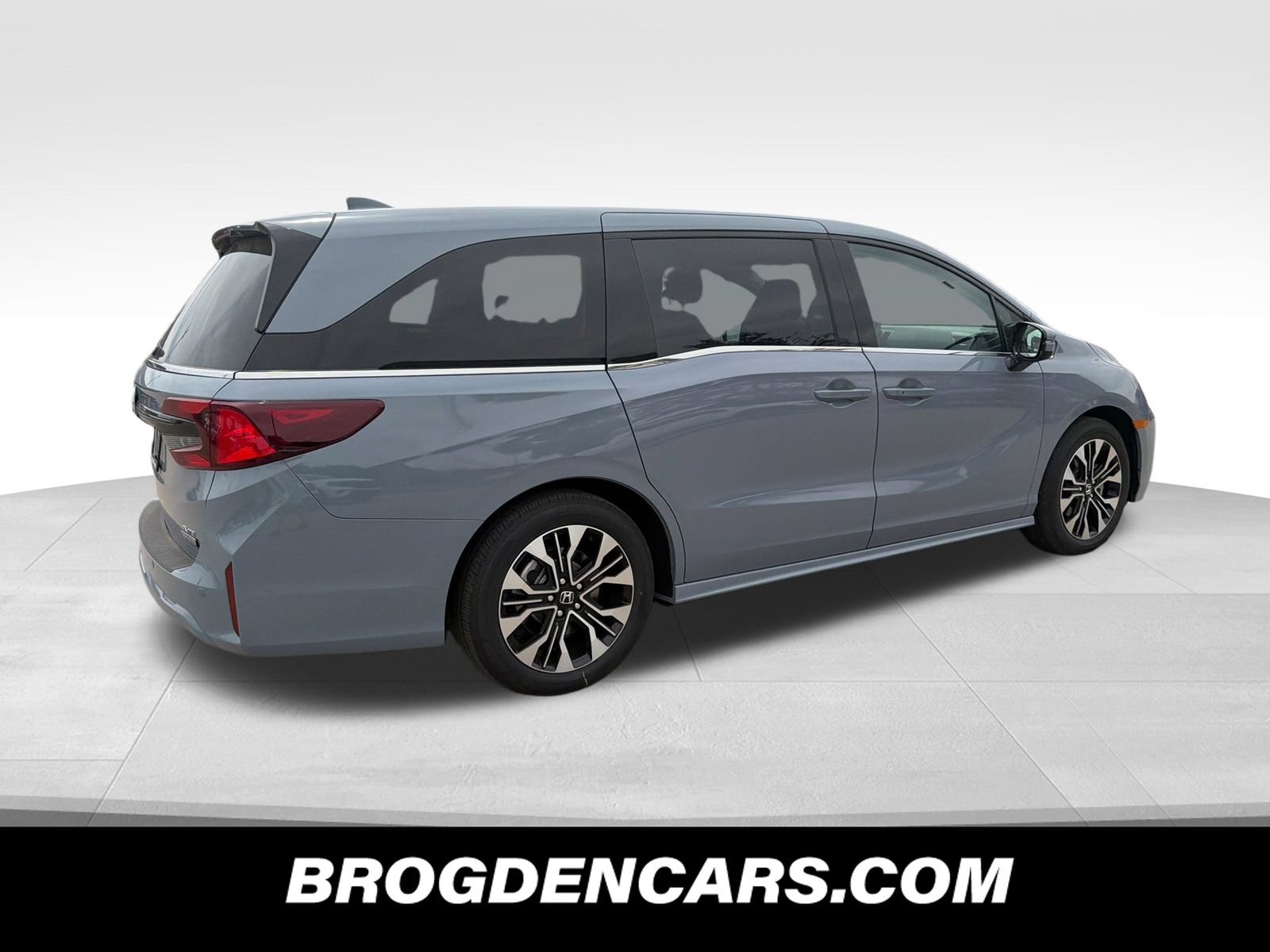 Used 2026 Honda Odyssey Elite image 3