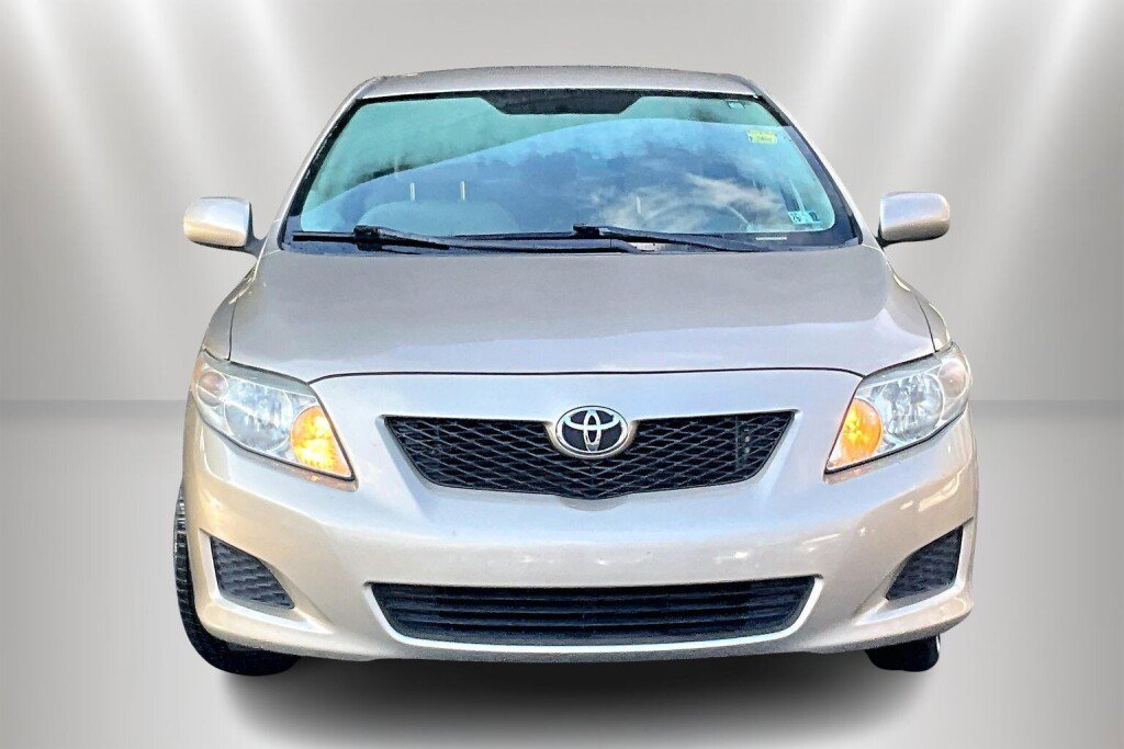 Used 2010 Toyota Corolla LE image 2
