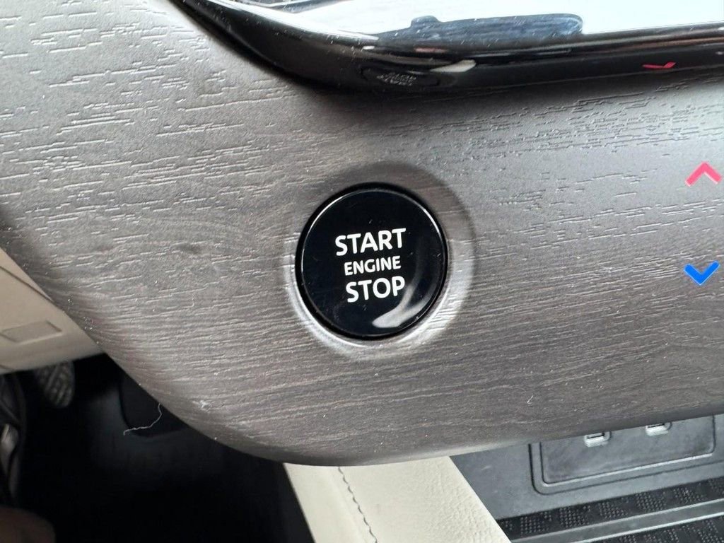 Used 2025 Nissan Murano SV AWD/4WD image 21
