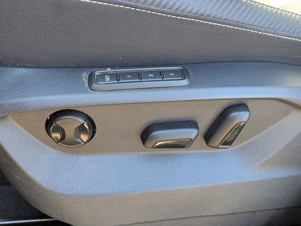 Certified 2022 Volkswagen Atlas Cross Sport SEL R-Line image 27