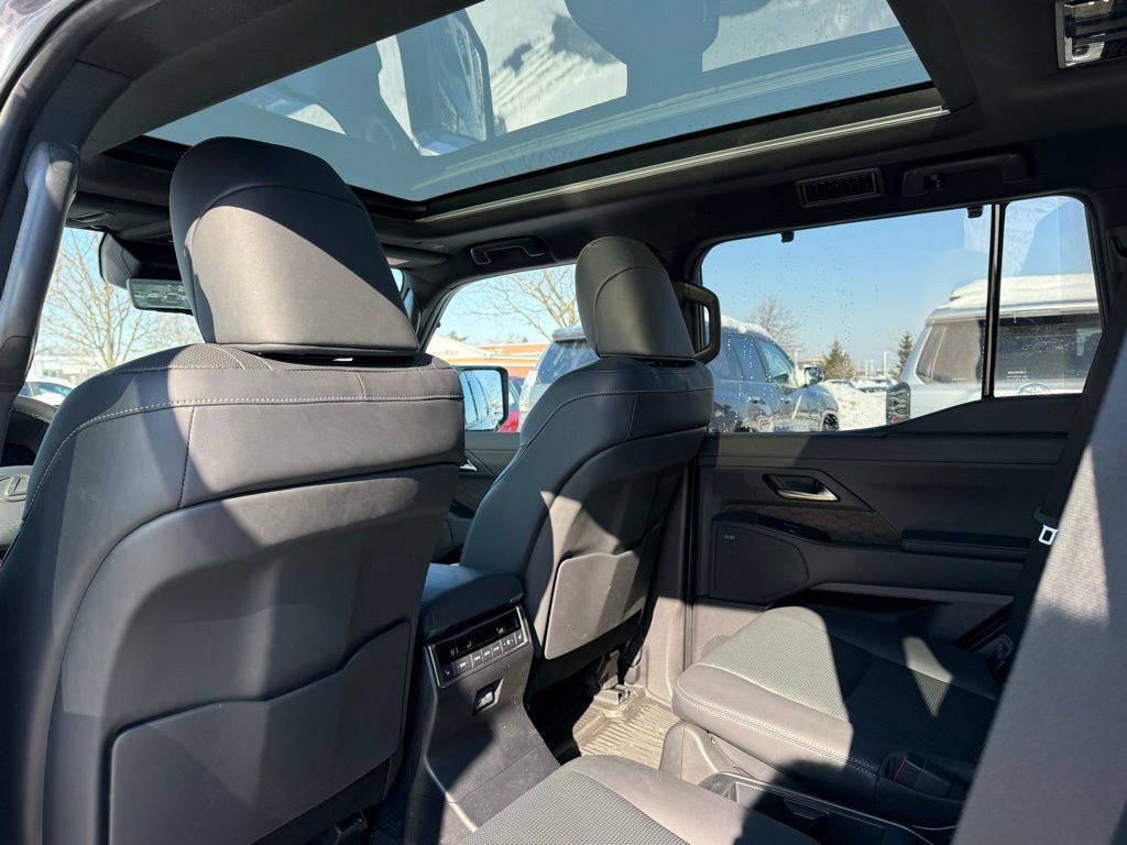 Certified 2024 Lexus GX 550 w/ Accessory Package (2T) image 16