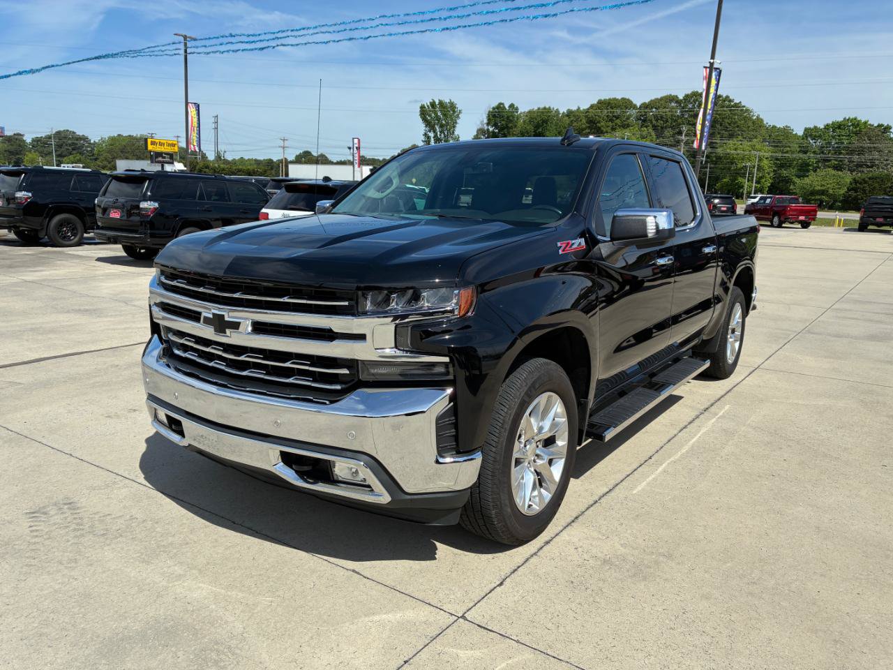 Used 2022 Chevrolet Silverado 1500 LTZ w/ Z71 Off-Road Package AWD/4WD image 2