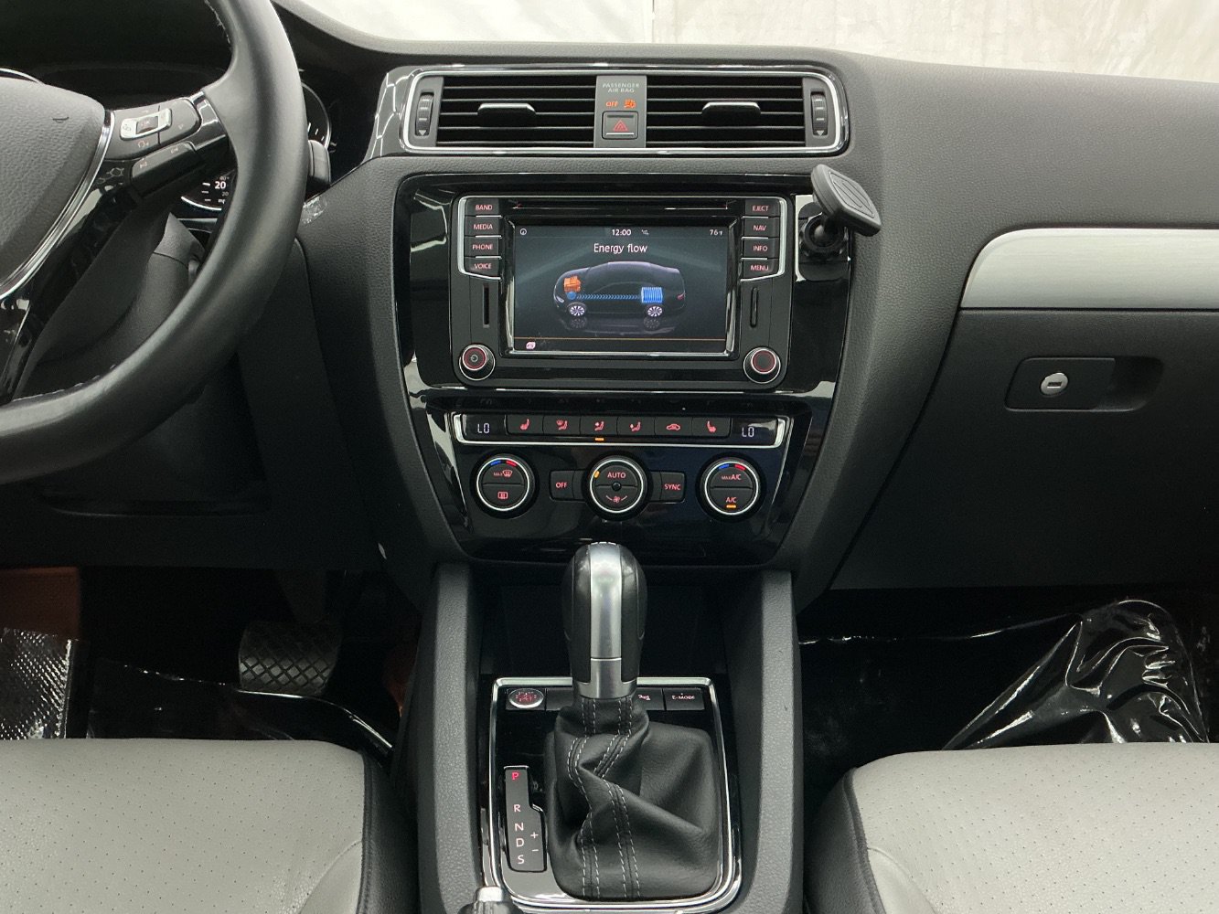 Used 2016 Volkswagen Jetta SEL Premium FWD image 30