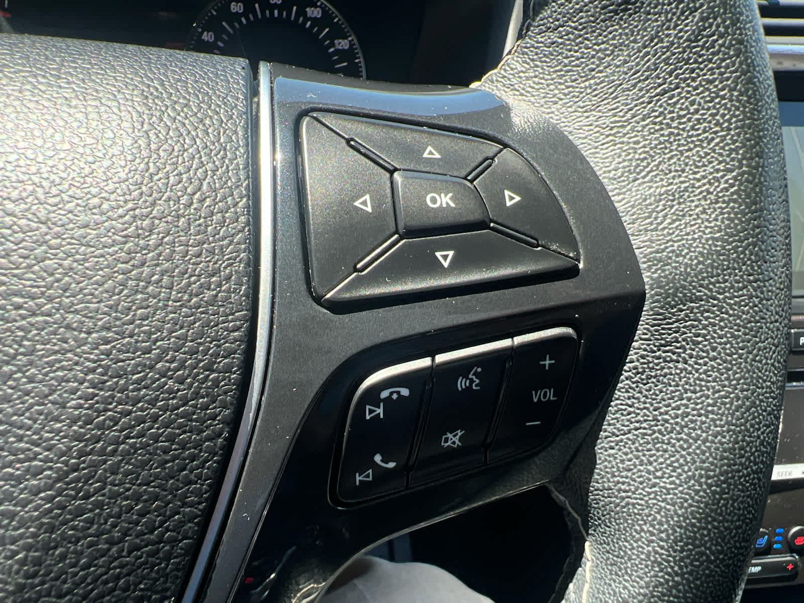 Used 2018 Ford Explorer Platinum AWD/4WD image 21