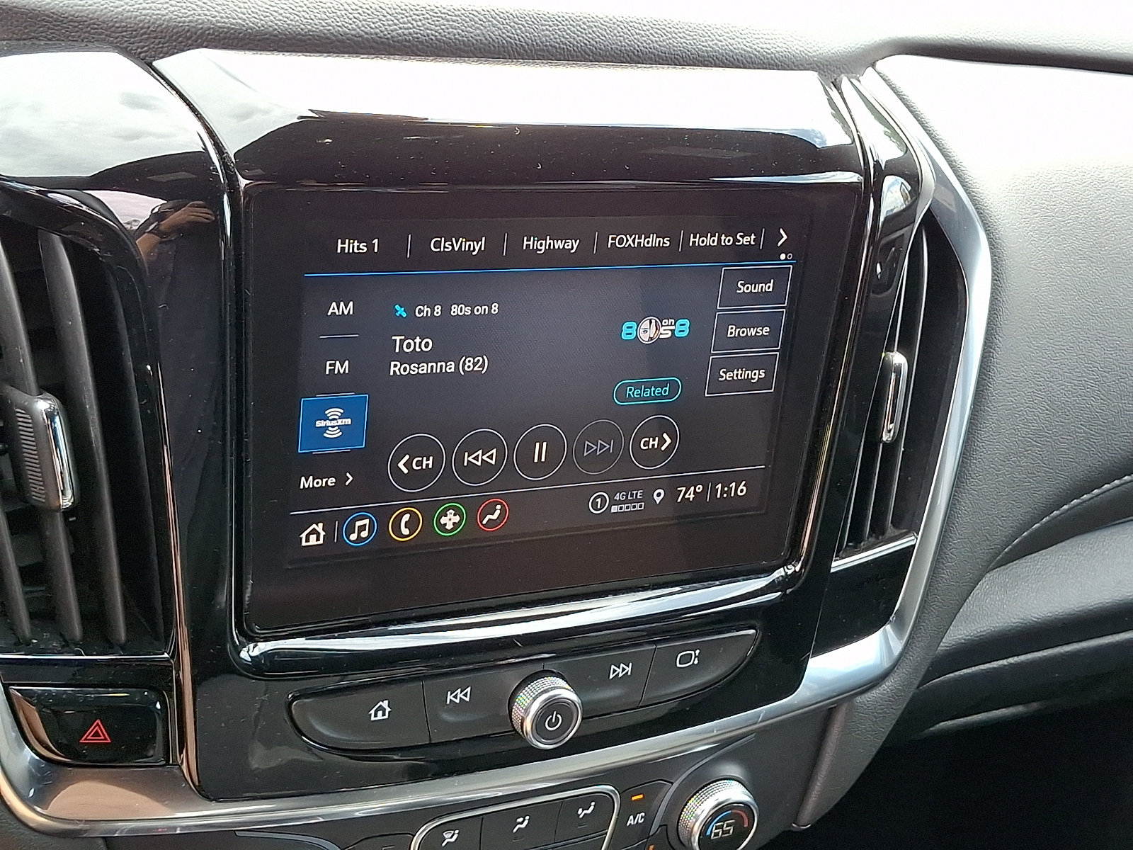 Used 2023 Chevrolet Traverse LT w/ Rear Camera Mirror Package AWD/4WD image 17