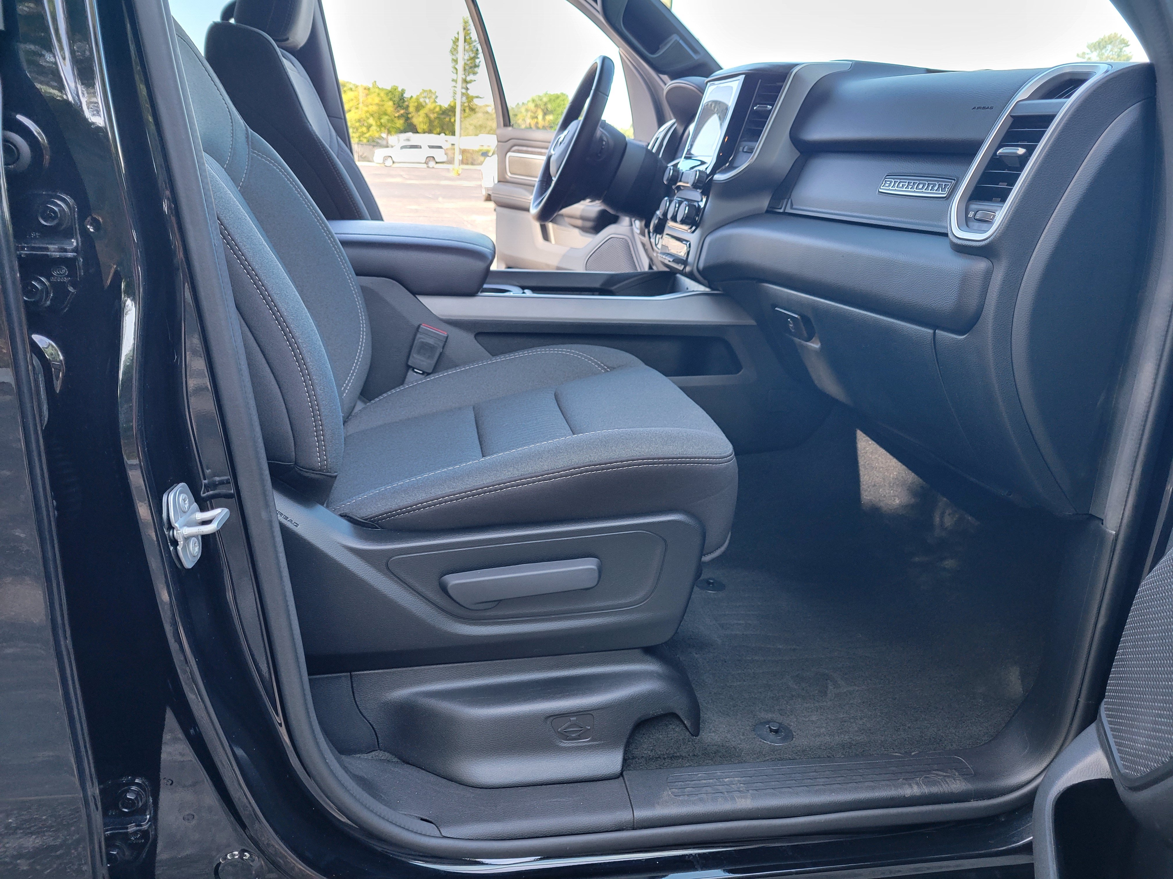 Used 2022 RAM 1500 Big Horn AWD/4WD image 36