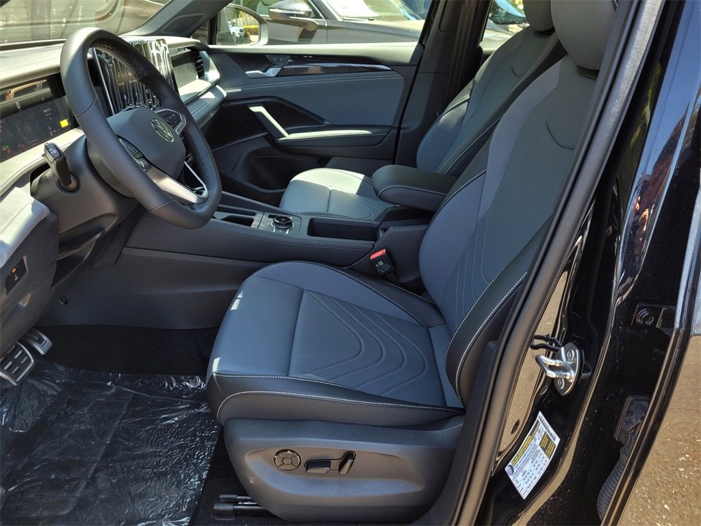 New 2025 Volkswagen Tiguan SE R-Line image 6