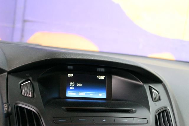 Used 2017 Ford Focus SE w/ SE Winter Package FWD image 16
