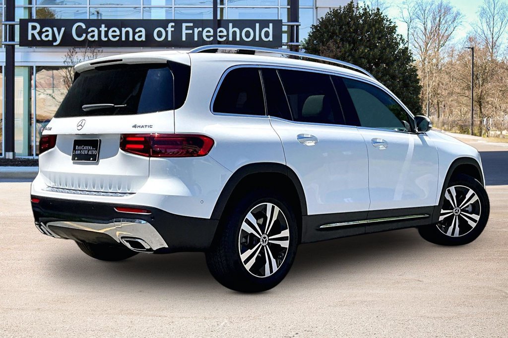 Used 2026 Mercedes-Benz GLB 250 4MATIC image 2