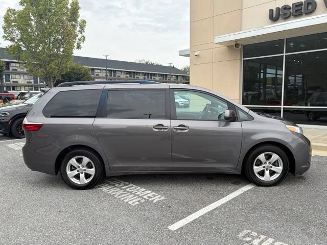 Used 2017 Toyota Sienna LE FWD image 9