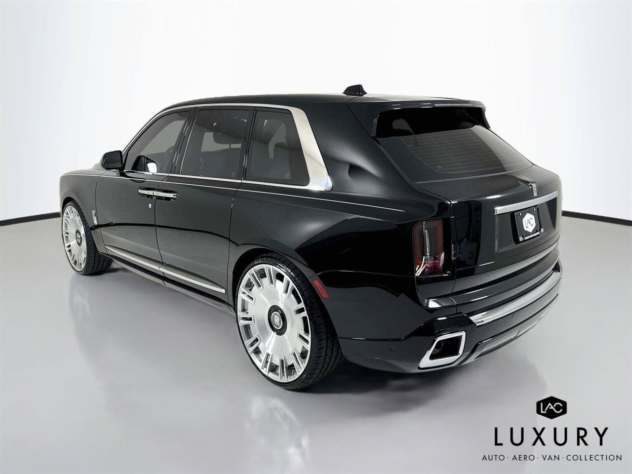 Used 2025 Rolls-Royce Cullinan AWD/4WD image 7