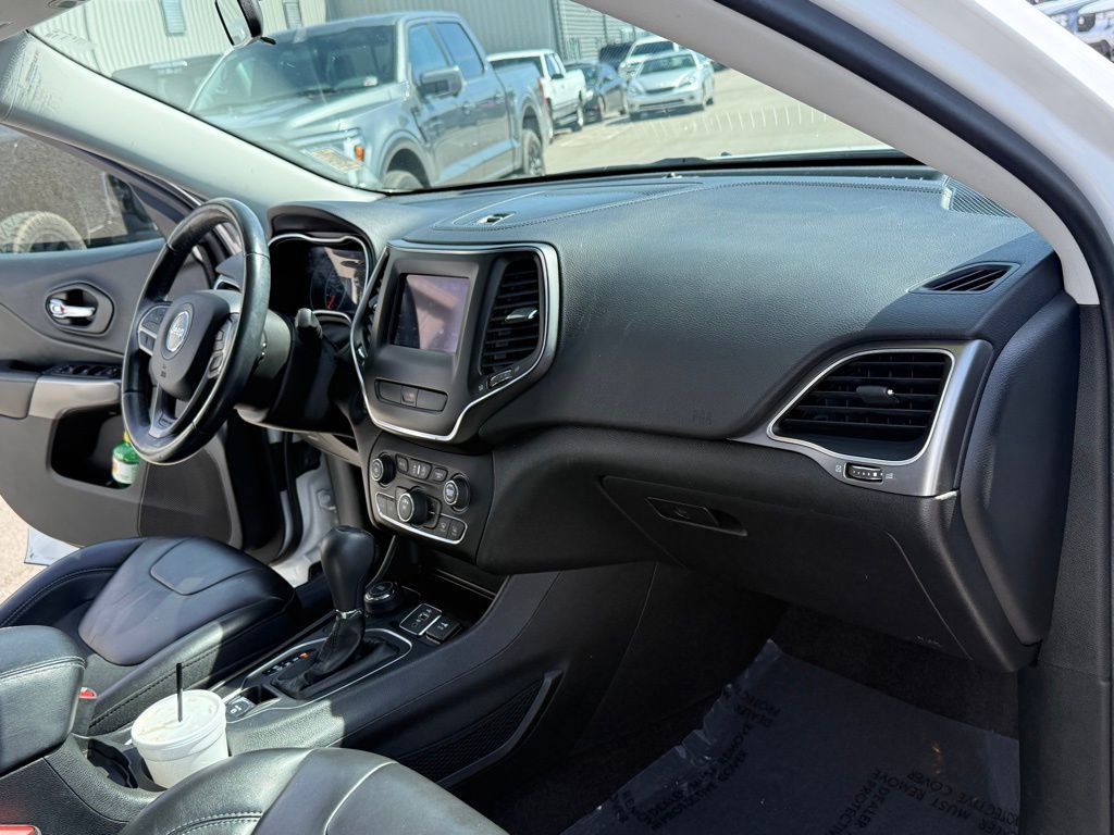 Used 2019 Jeep Cherokee Latitude Plus image 16