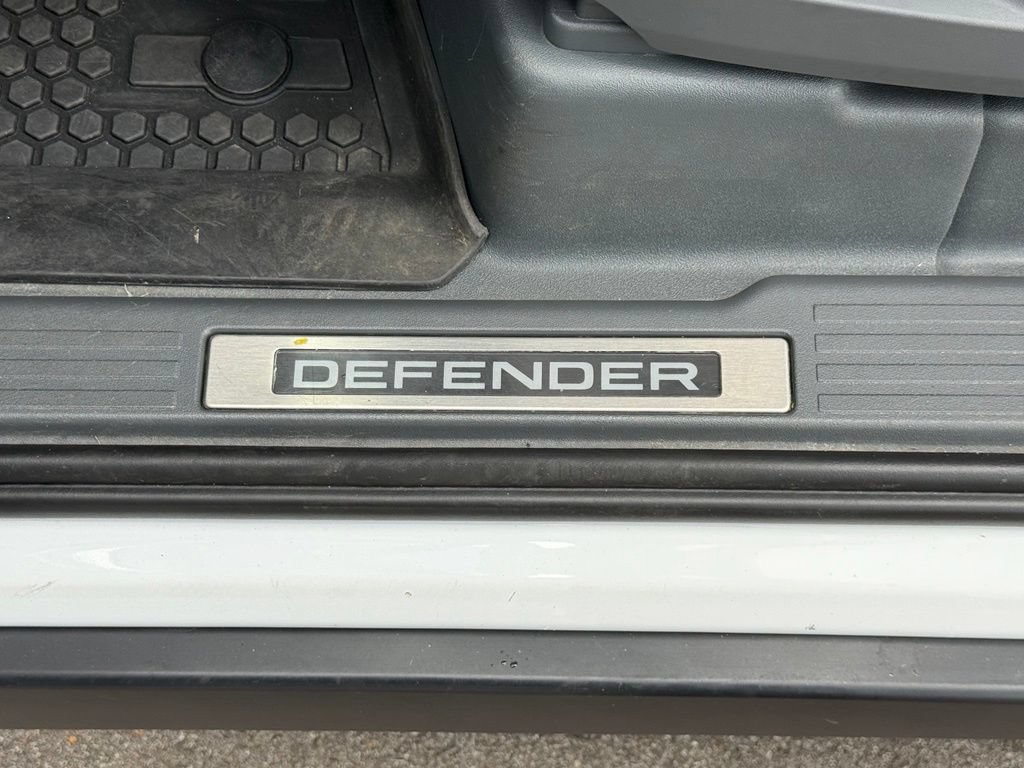 Certified 2022 Land Rover Defender 90 X-Dynamic SE AWD/4WD image 15