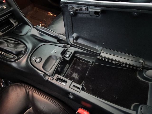 Used 2004 Chevrolet Corvette Base w/ Preferred Equipment Group image 39