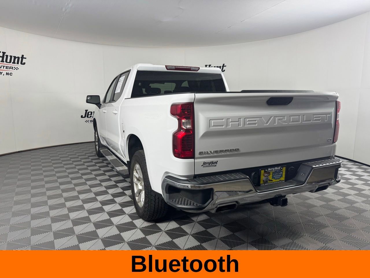 Used 2025 Chevrolet Silverado 1500 LT AWD/4WD image 7