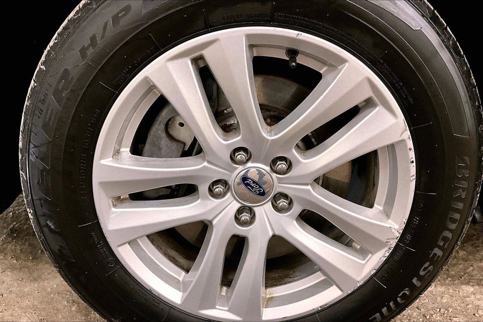 Used 2018 Ford Explorer XLT w/ Equipment Group 201A image 8