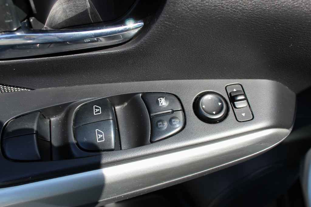 Used 2020 Nissan Kicks SV FWD image 12