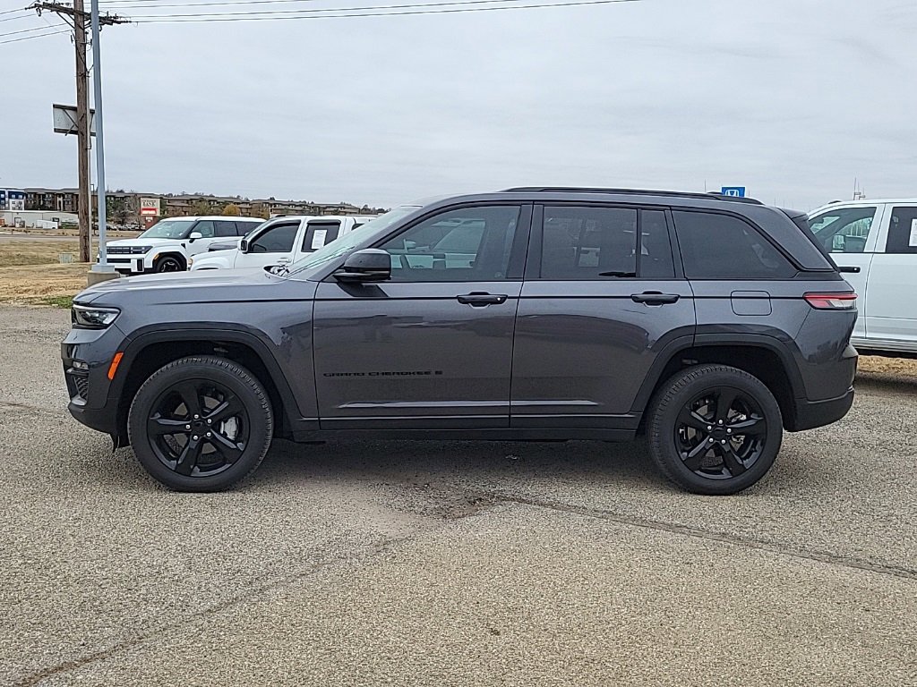 Used 2024 Jeep Grand Cherokee Limited w/ Black Appearance Package image 5