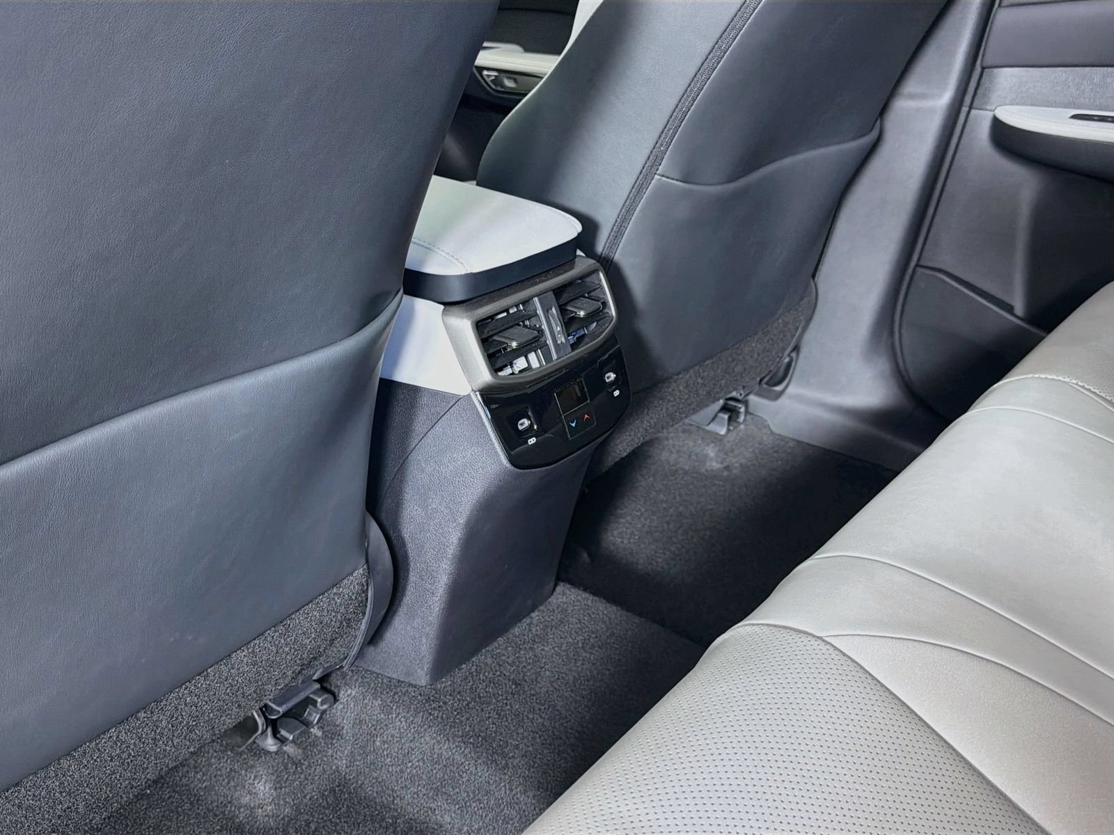 Used 2025 Lexus RX 350h w/ Convenience Package AWD/4WD image 28