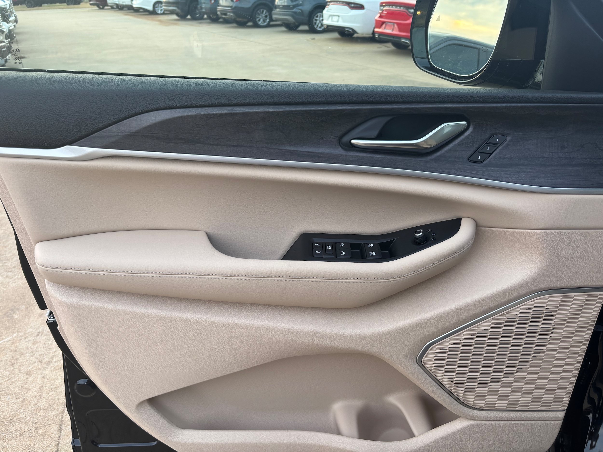 New 2025 Jeep Grand Cherokee L Limited w/ Luxury Tech Group II AWD/4WD image 6