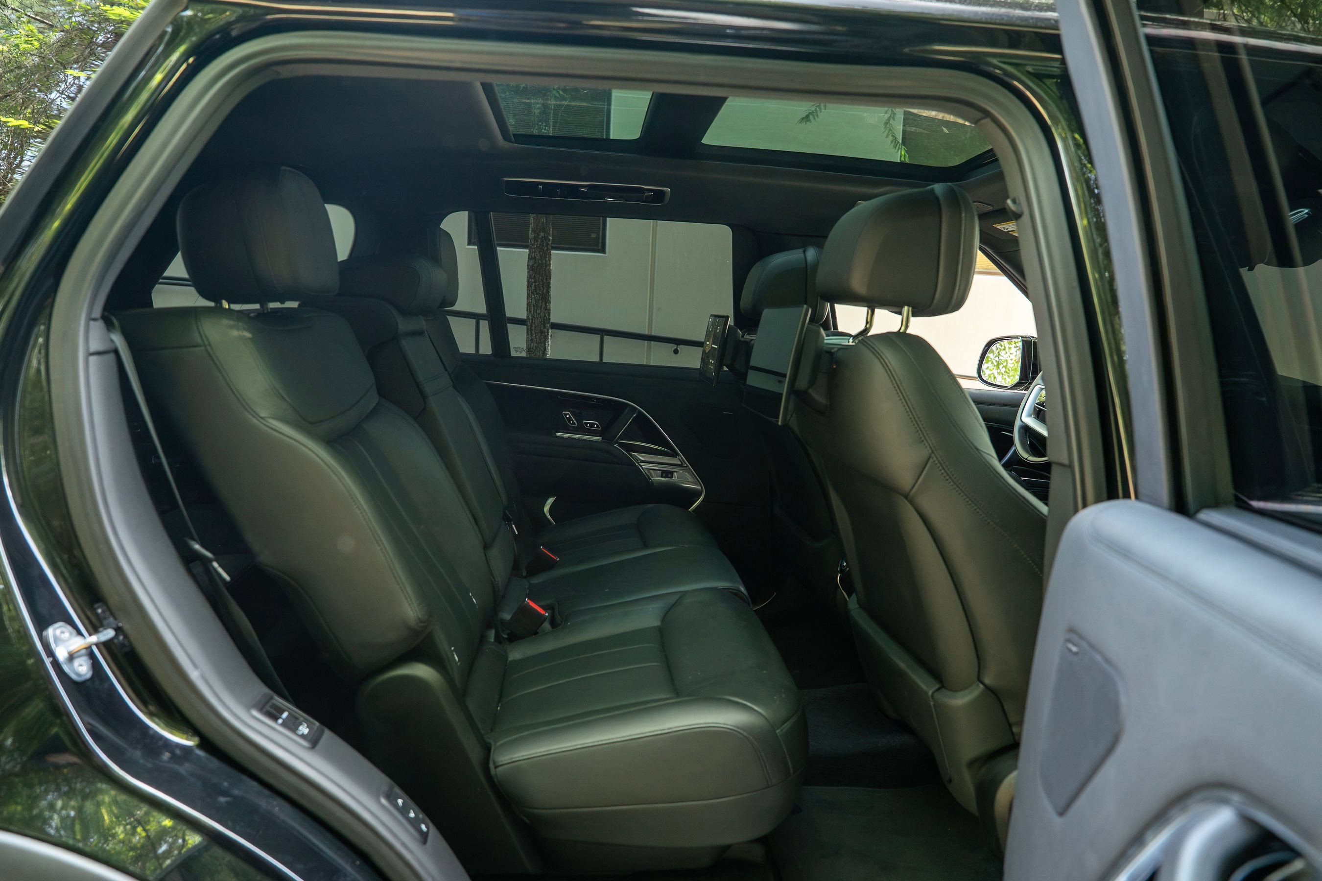 Used 2023 Land Rover Range Rover Long Wheelbase SE AWD/4WD image 18