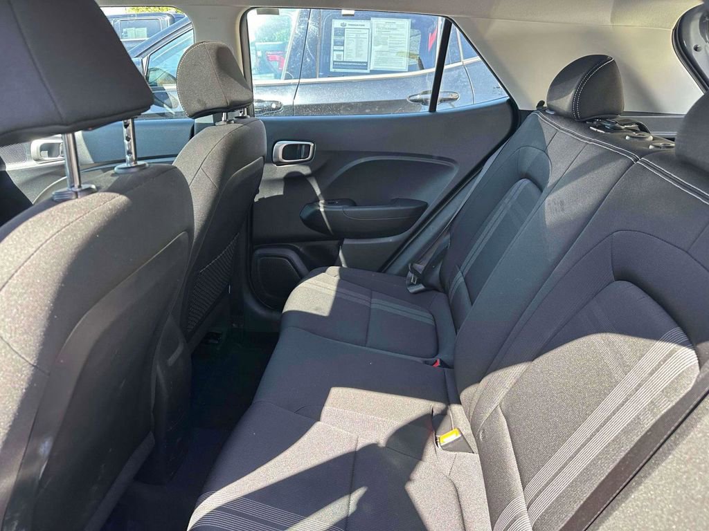 Used 2023 Hyundai Venue SEL FWD image 9