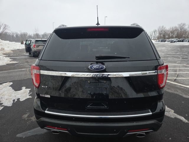 Used 2018 Ford Explorer XLT w/ Equipment Group 202A image 7