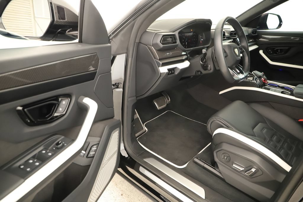 Used 2025 Lamborghini Urus SE AWD/4WD image 14