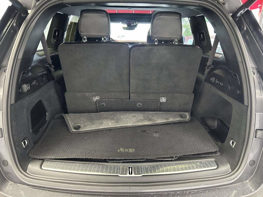 Used 2023 Jeep Grand Cherokee L Summit w/ Rear Seat Video Group I AWD/4WD image 12
