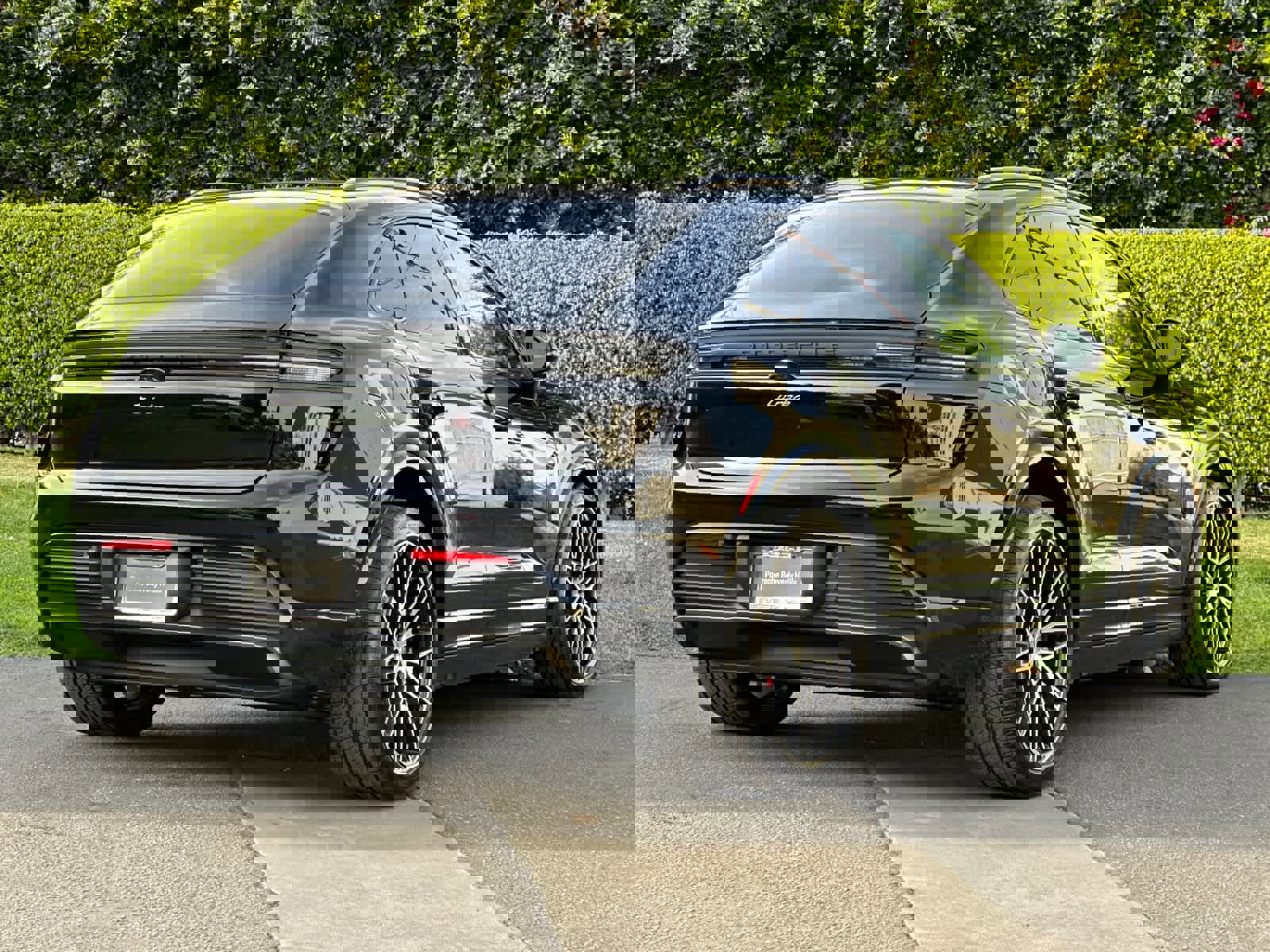 New 2025 Porsche Macan Turbo Electric image 8