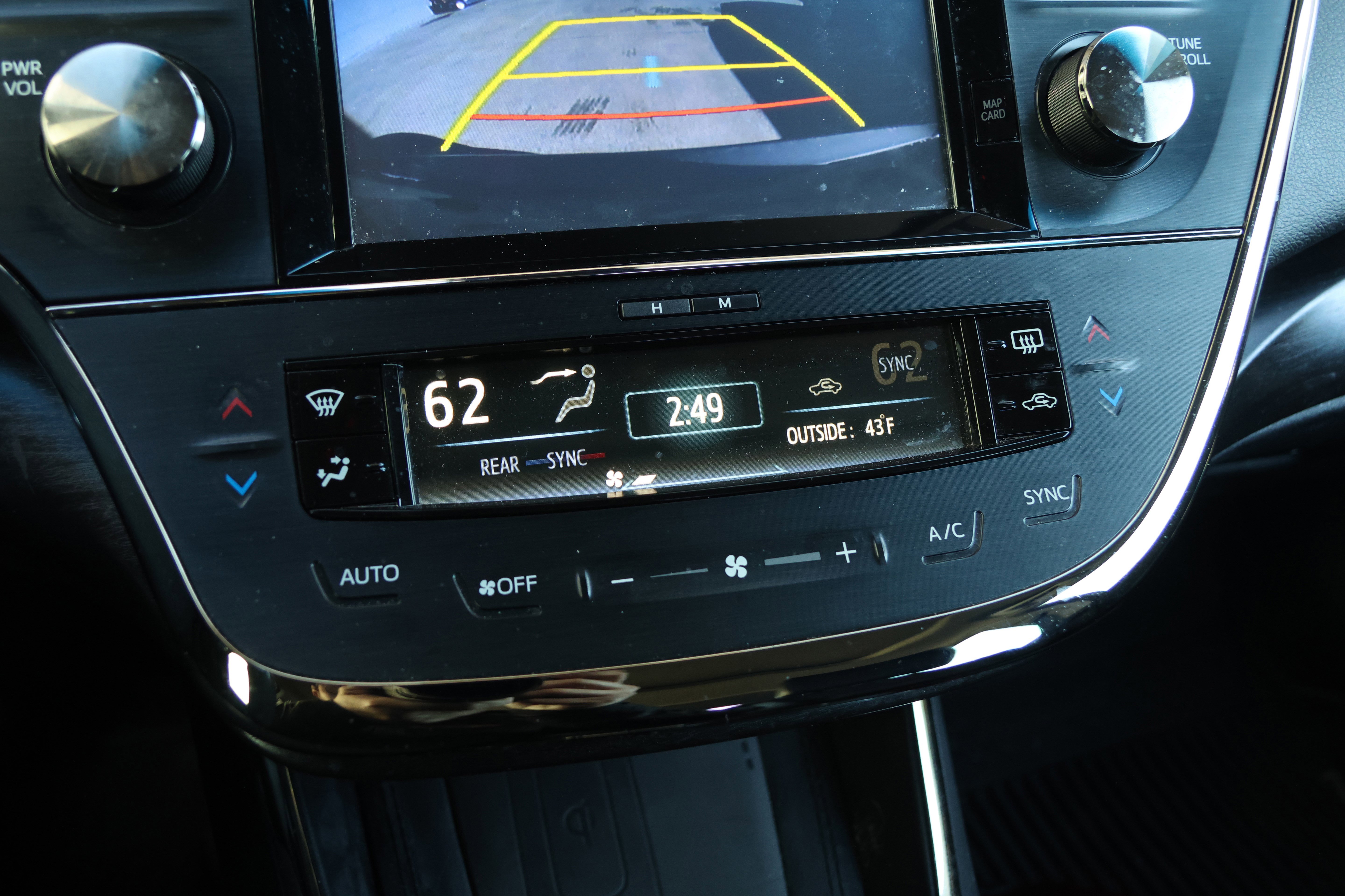 Used 2017 Toyota Avalon Limited image 25