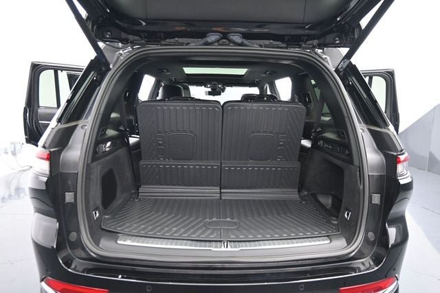Used 2025 Jeep Grand Cherokee L Overland w/ Luxury Tech Group IV AWD/4WD image 13