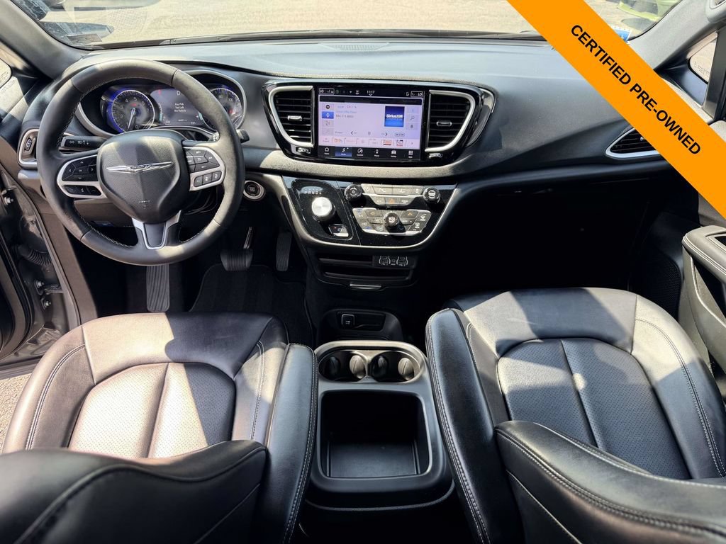 Certified 2025 Chrysler Pacifica Select FWD image 16
