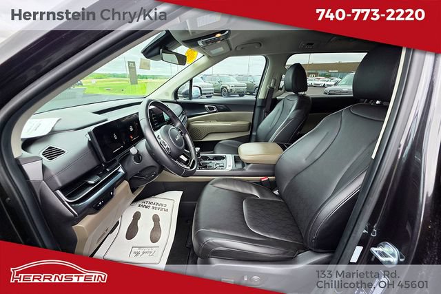 Used 2025 Kia Carnival FWD image 22