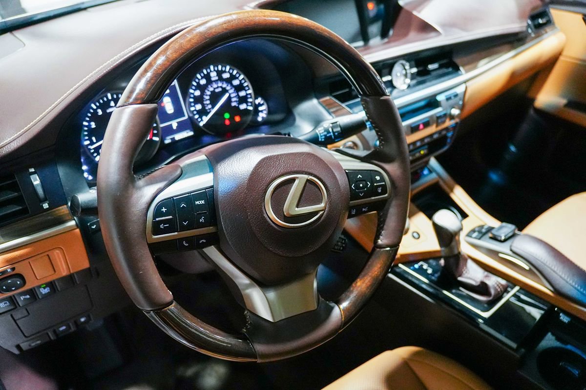Used 2016 Lexus ES 350 w/ Navigation System Package FWD image 26