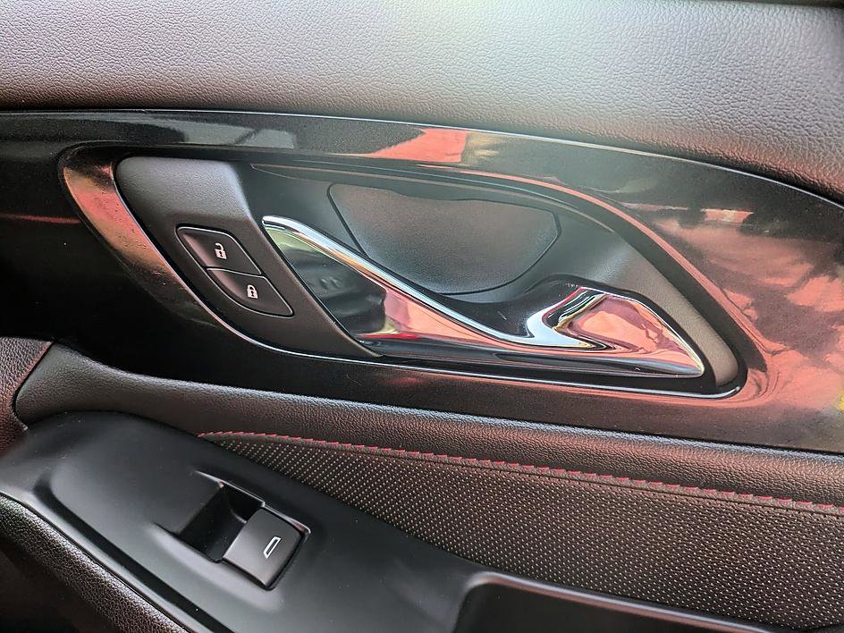 Used 2023 Chevrolet Traverse RS image 39