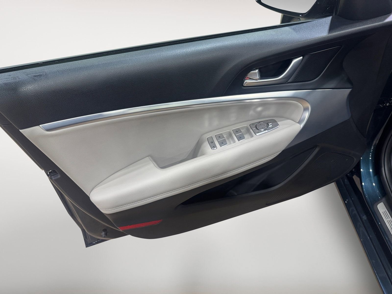 Used 2023 Genesis G70 2.0T image 15