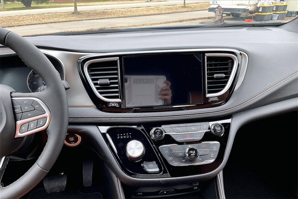 New 2026 Chrysler Pacifica Pinnacle w/ Trailer Tow Group image 7