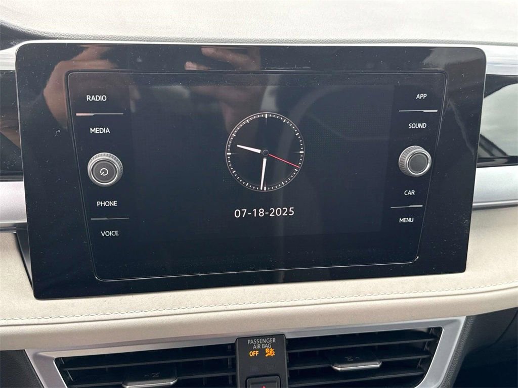 New 2025 Volkswagen Taos SE image 18