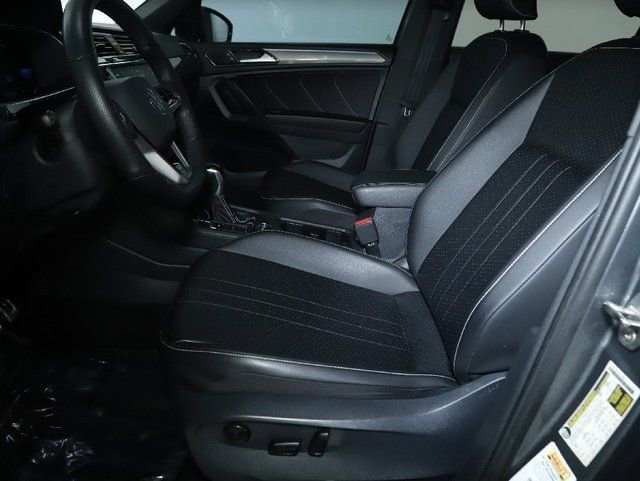 Used 2022 Volkswagen Tiguan SE R-Line image 19